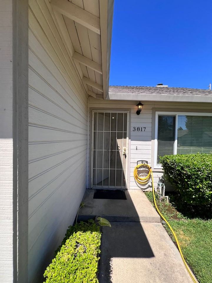 3817 Rotterdam Ave - Photo 2 of 15