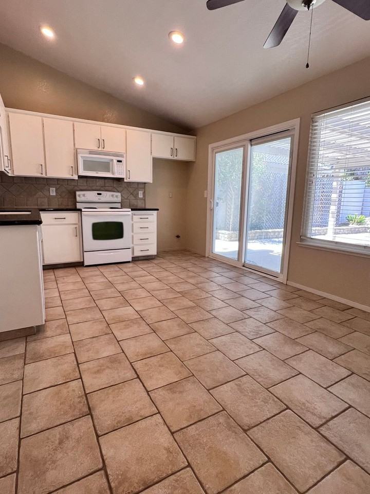 3817 Rotterdam Ave - Photo 4 of 15