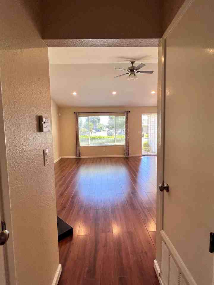 3817 Rotterdam Ave - Photo 7 of 15
