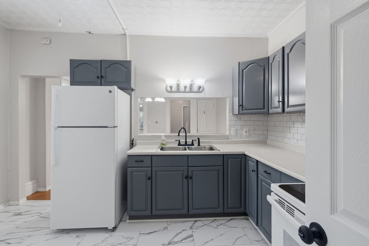 42 Glen St - Photo 4 of 30