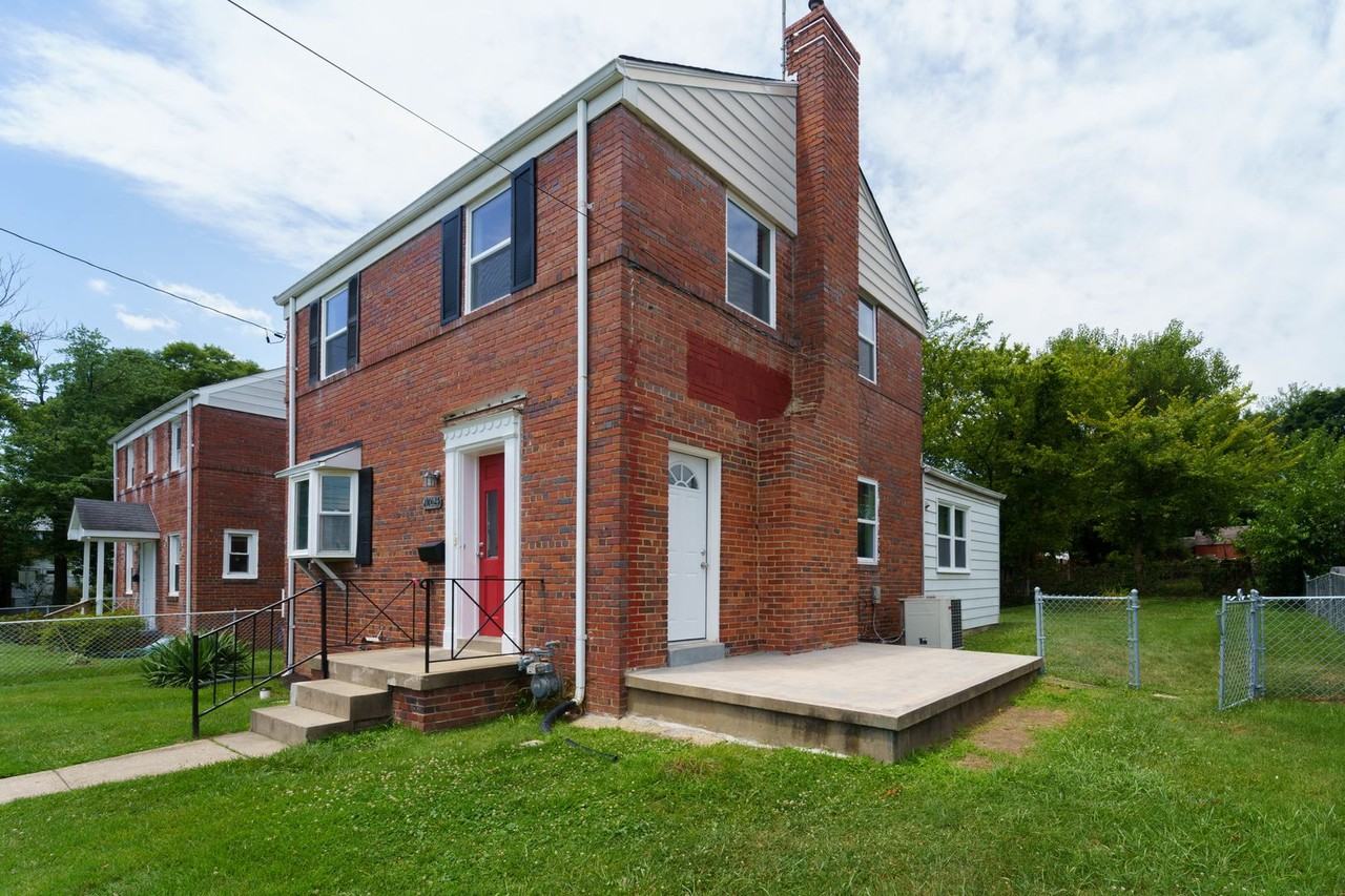 10024 Lorain Ave - Photo 2 of 27