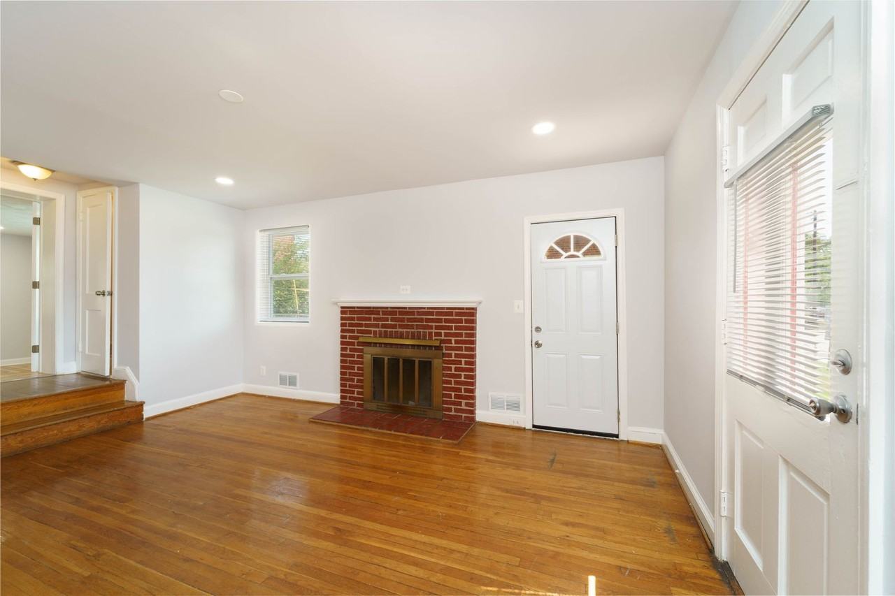10024 Lorain Ave - Photo 4 of 27