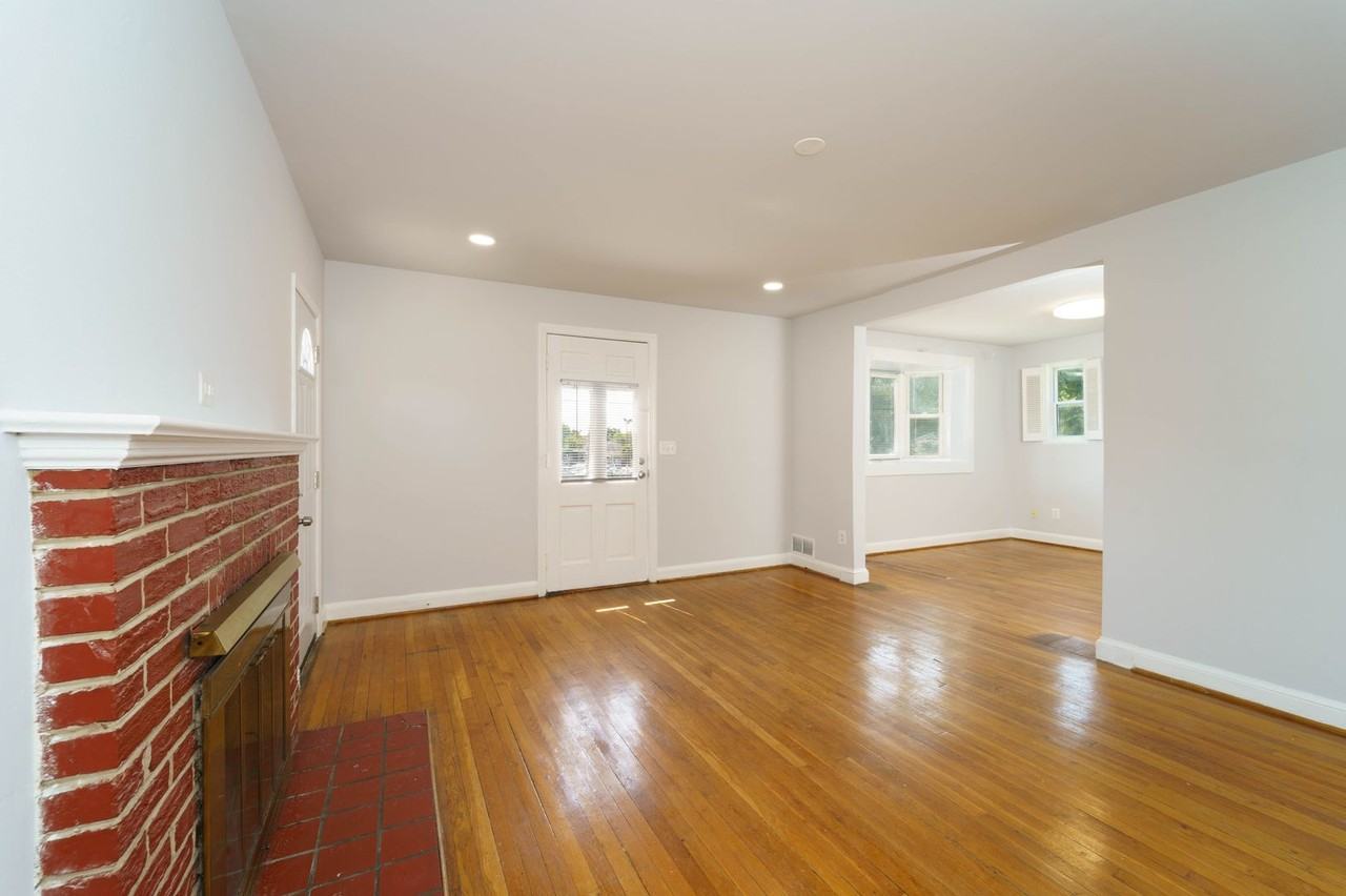 10024 Lorain Ave - Photo 5 of 27