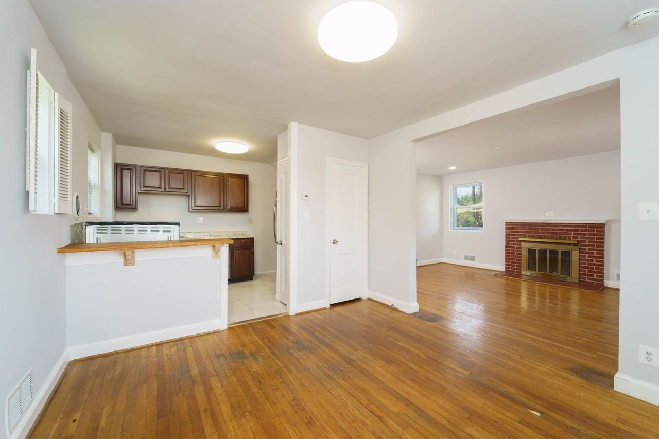 10024 Lorain Ave - Photo 7 of 31