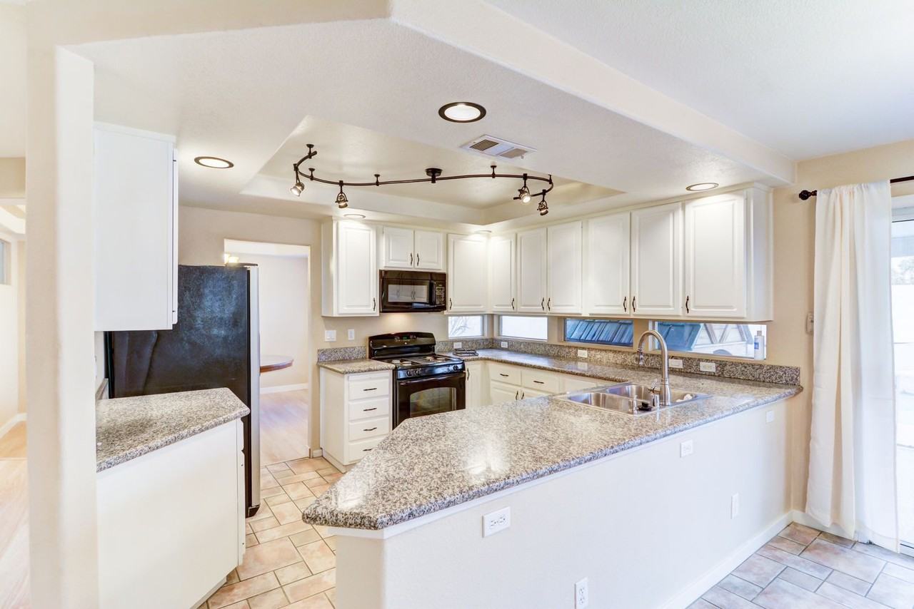 8508 Copper Knoll Ave - Photo 6 of 10