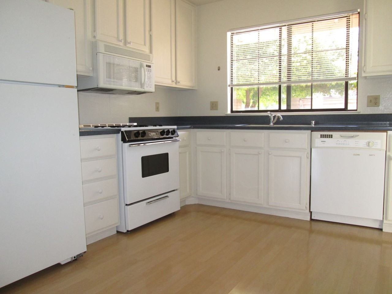 927 Lobelia Ln - Photo 2 of 11