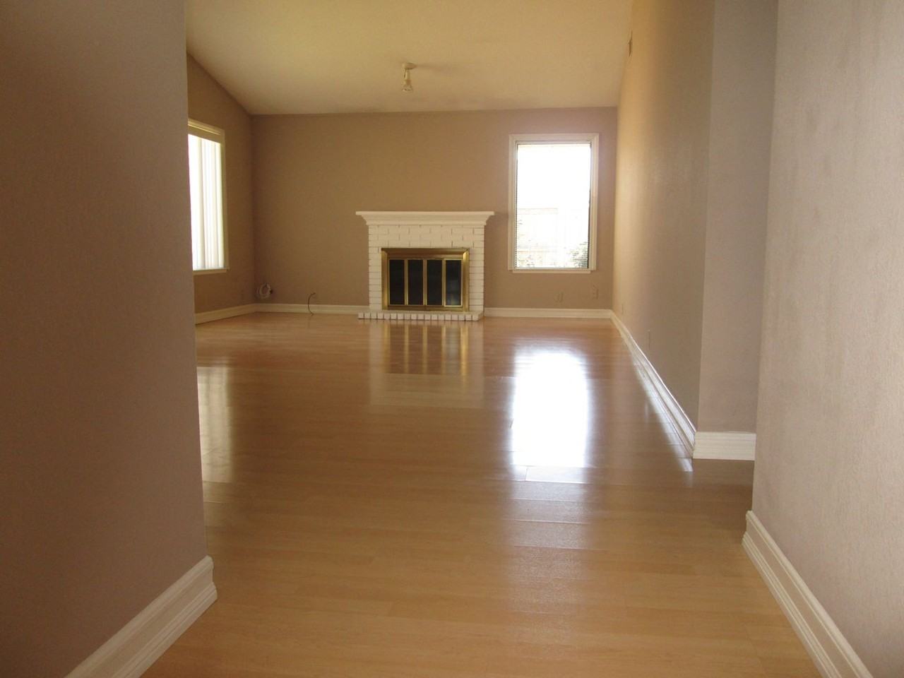 927 Lobelia Ln - Photo 3 of 11