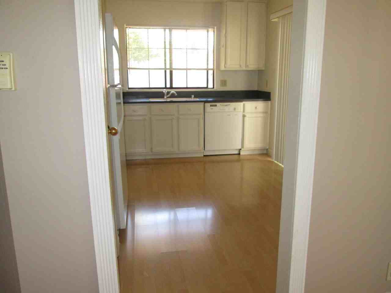 927 Lobelia Ln - Photo 4 of 11