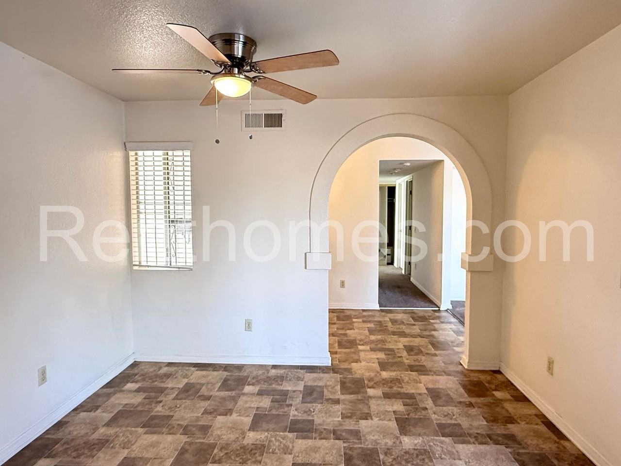 1553 Palomar Dr - Photo 7 of 34