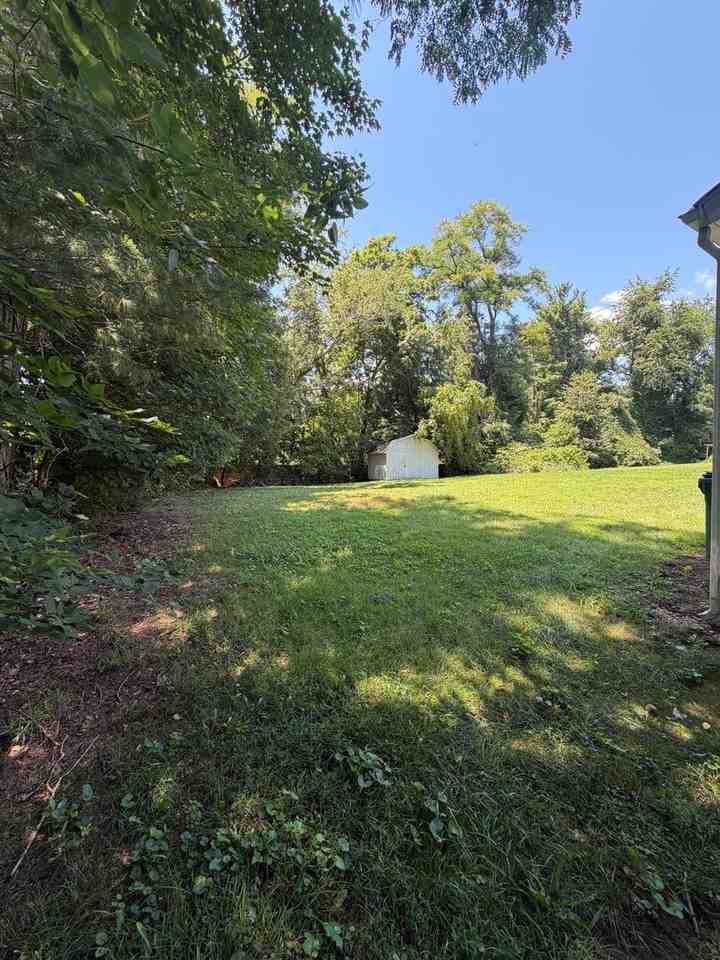1003 Montgomery St - Photo 2 of 16