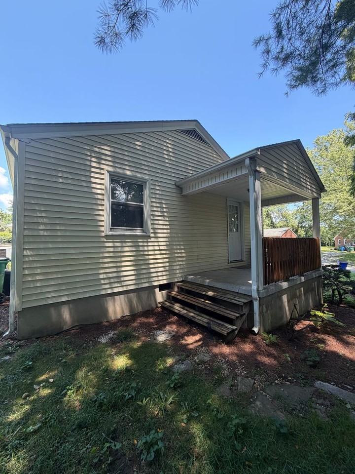 1003 Montgomery St - Photo 3 of 16