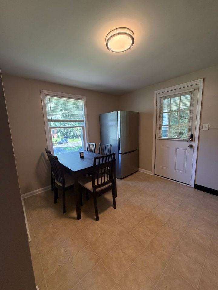 1003 Montgomery St - Photo 6 of 16