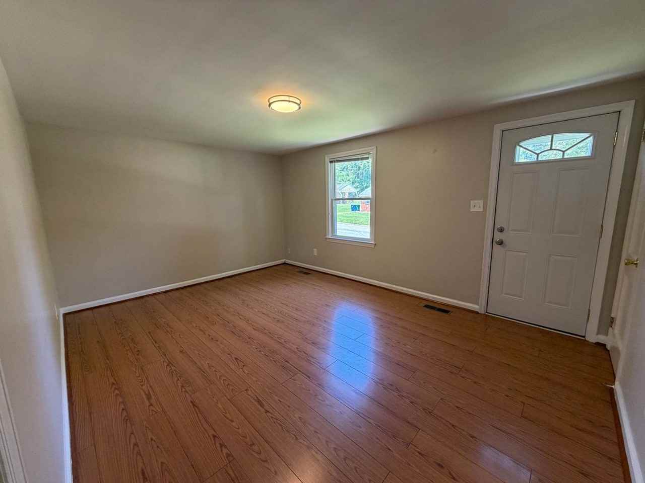 1003 Montgomery St - Photo 7 of 16
