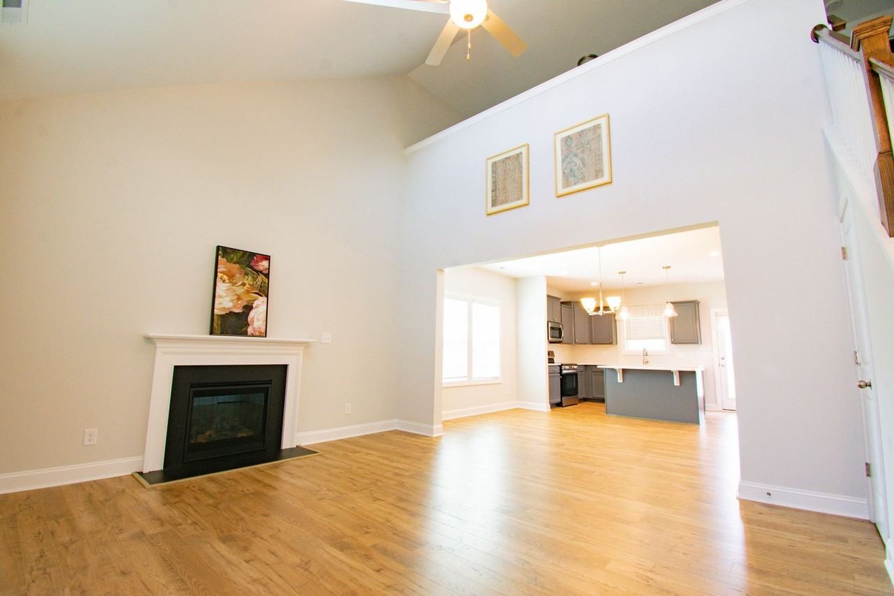 5611 Pondhaven Dr - Photo 3 of 33