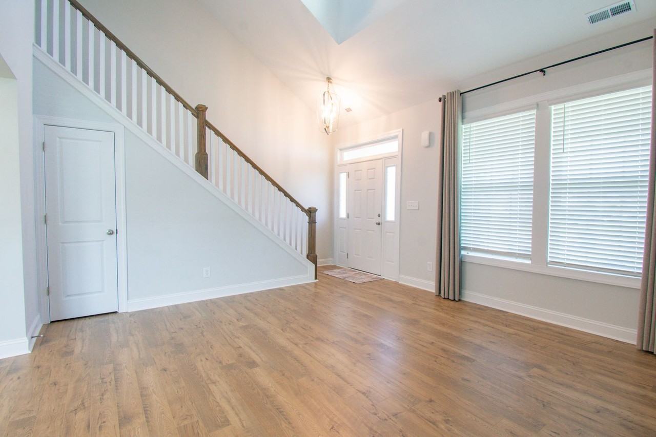 5611 Pondhaven Dr - Photo 4 of 33