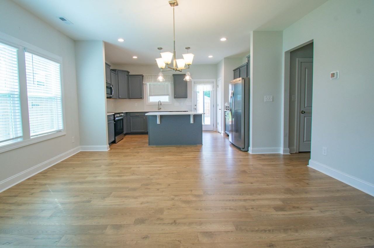 5611 Pondhaven Dr - Photo 6 of 33