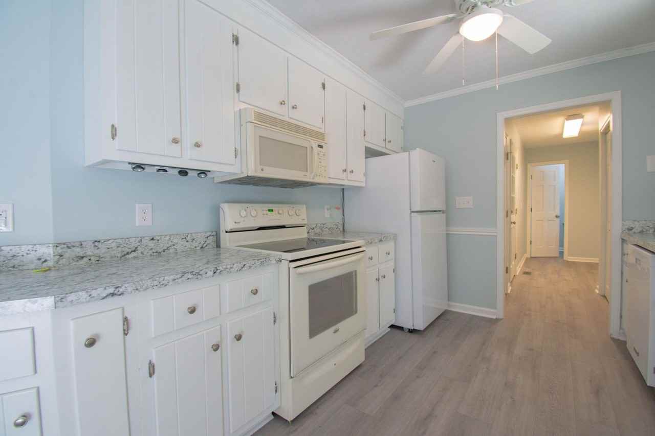 1316 Middle Rd - Photo 5 of 18