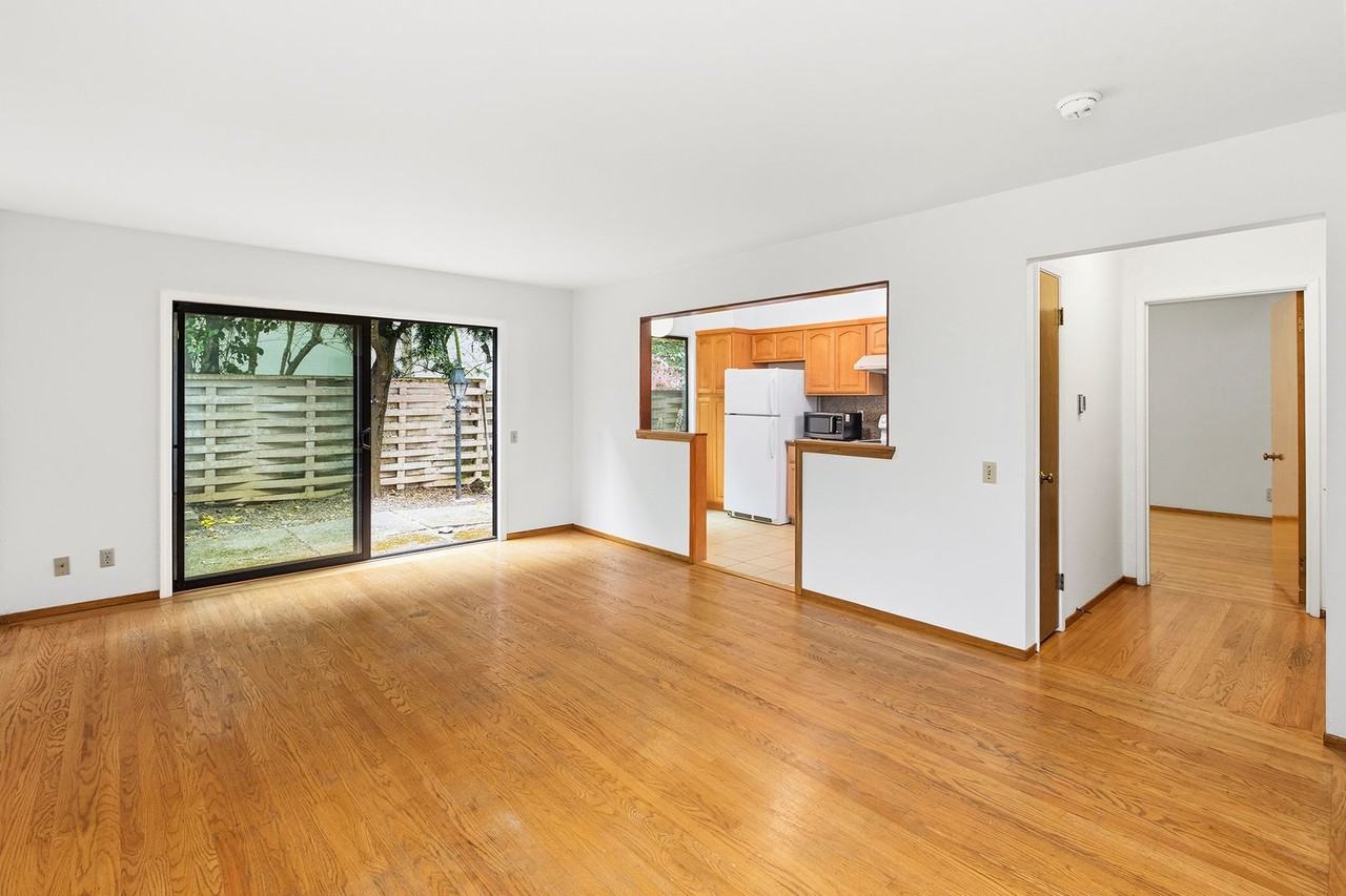 592 Corbett Ave - Photo 5 of 16