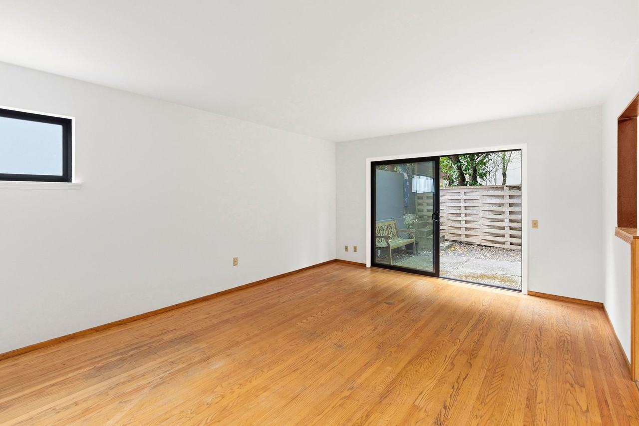 592 Corbett Ave - Photo 6 of 16