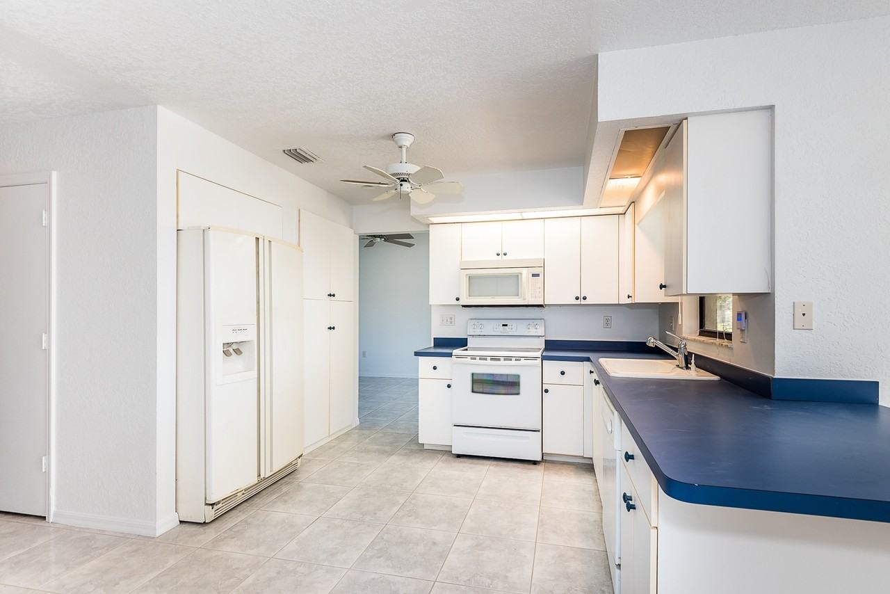 838 Jarvis St - Photo 7 of 43