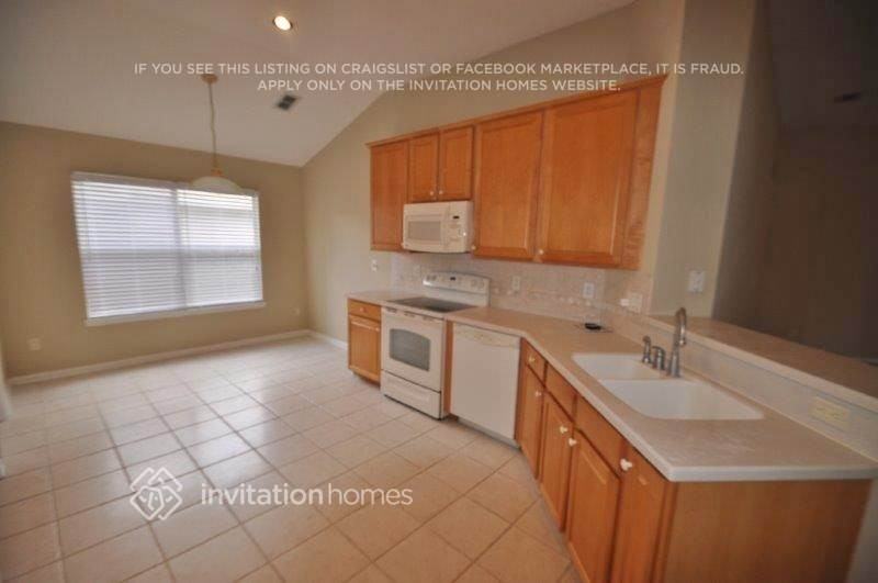 1620 Merroway Ln - Photo 2 of 5