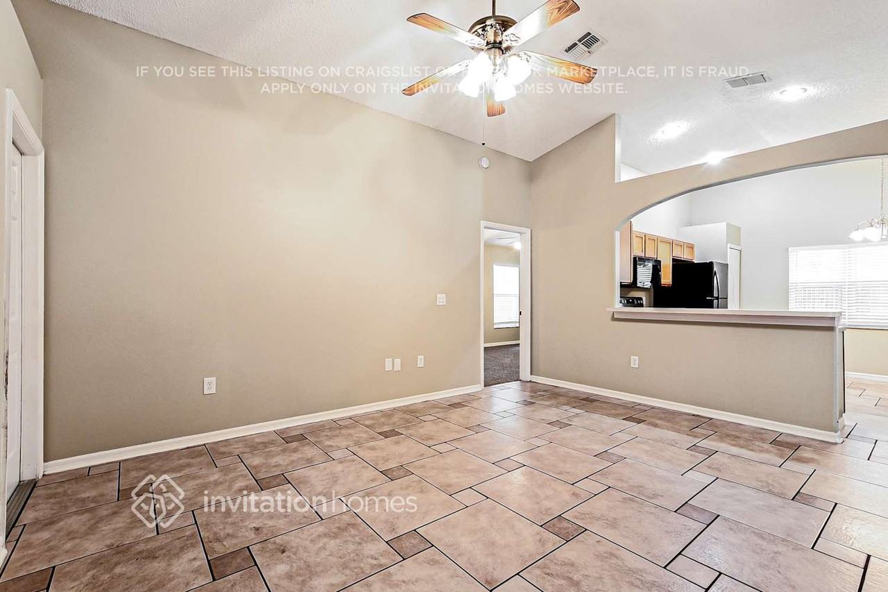 2912 Summer Winds Cir - Photo 3 of 17