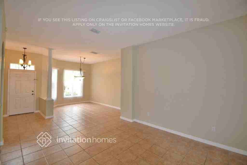 726 Lakeworth Cir - Photo 3 of 13