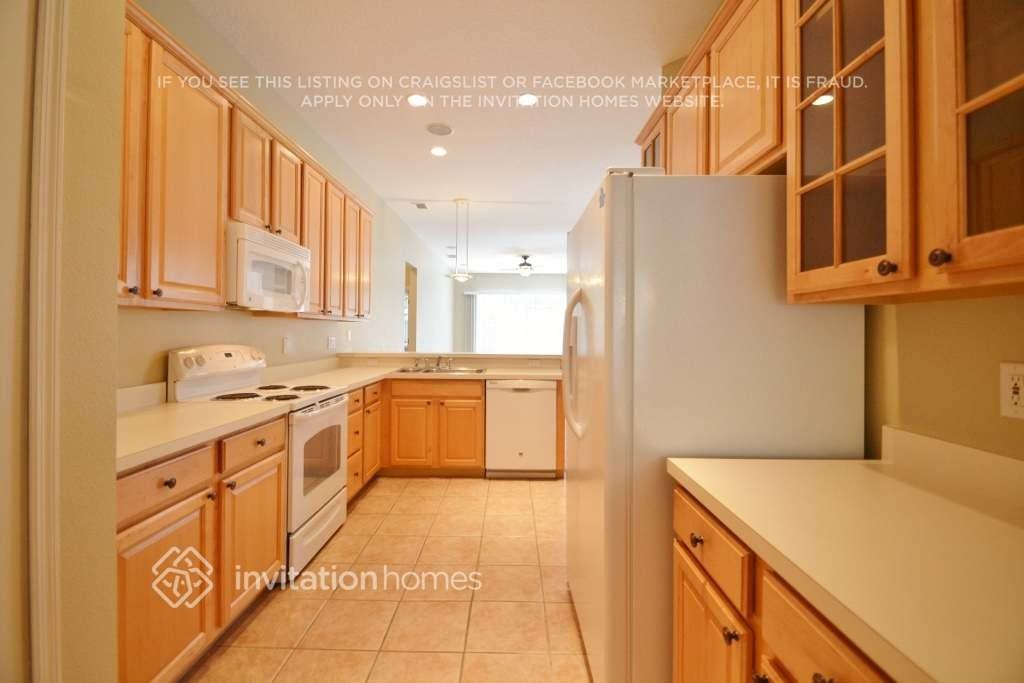 726 Lakeworth Cir - Photo 6 of 13