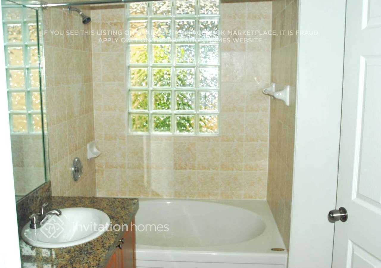 8013 Nw 198th St - Photo 7 of 10