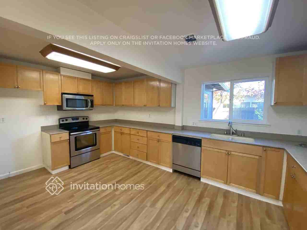 907 Whitney Ave - Photo 4 of 13