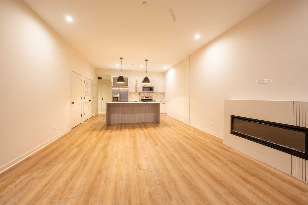 3207 North Narragansett Avenue #406