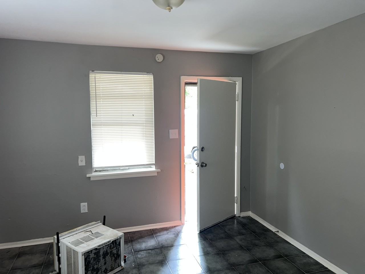 2785 Gruber Dr - Photo 3 of 6