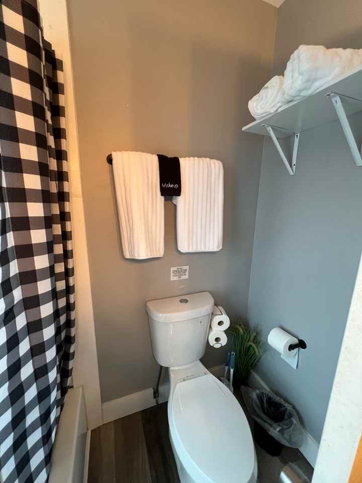 1213 Jordan Ave #1213 - Photo 4 of 21