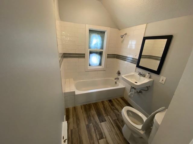 2400 Emerson Ave N - Photo 2 of 4