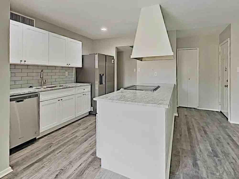 10216 Deer Hollow Drive - Photo 3 of 7