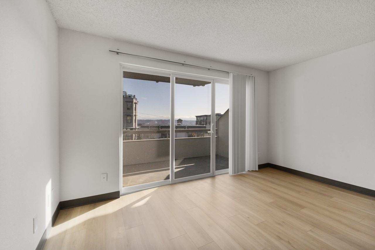 Baycrest - Photo 2 of 40