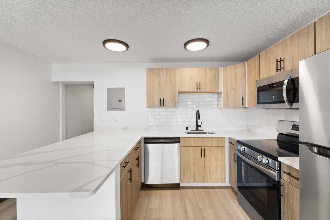 Baycrest - Photo 4 of 40