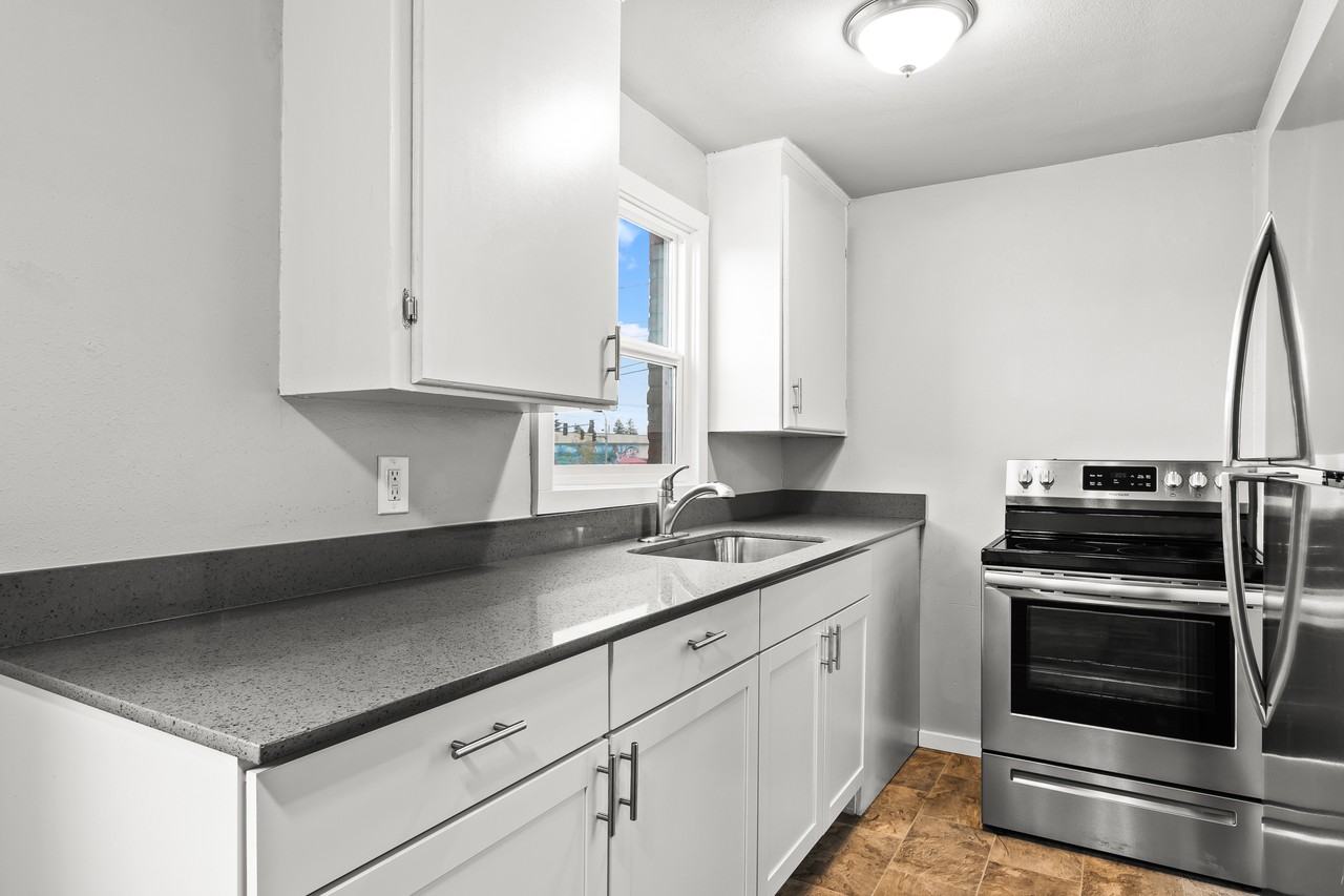 Cabana Court Apartments - Photo 5 of 29