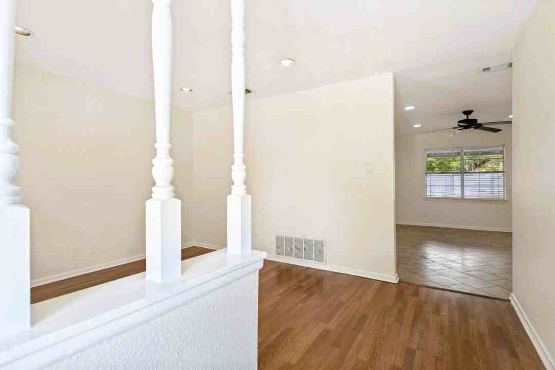 4407 Sun Vista Ln - Photo 5 of 27