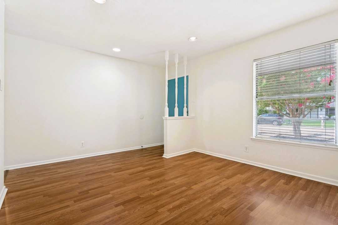 4407 Sun Vista Ln - Photo 6 of 27