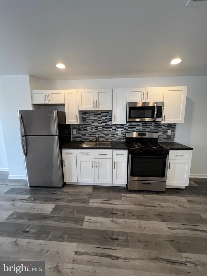 206 S 53rd St #2 - Photo 6 of 13