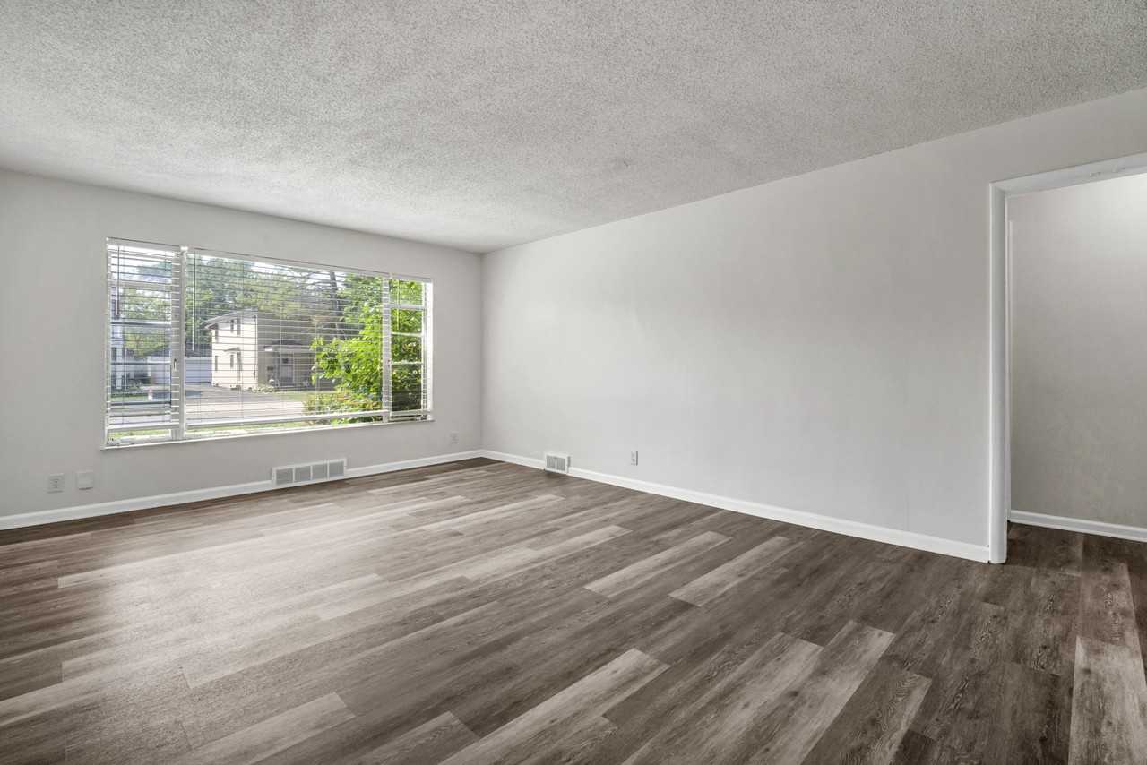 1787 Tanglewood Dr - Photo 3 of 26