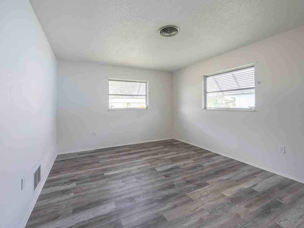 916 Gillespie St - Photo 2 of 27