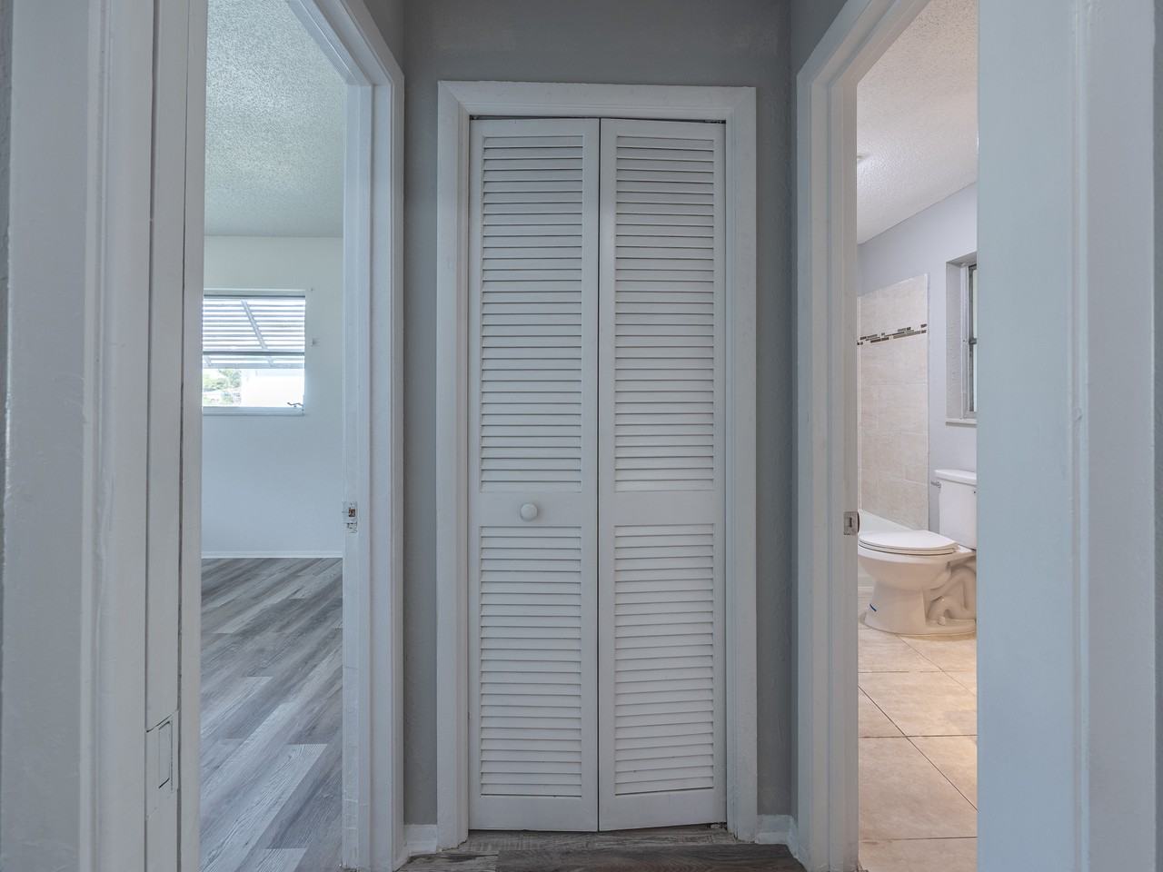916 Gillespie St - Photo 4 of 27