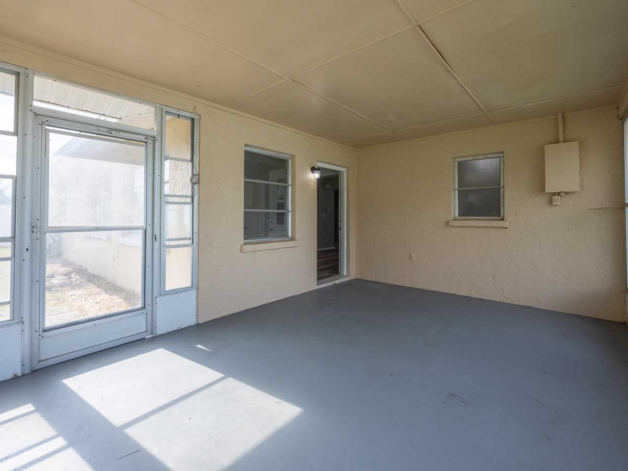 916 Gillespie St - Photo 5 of 27