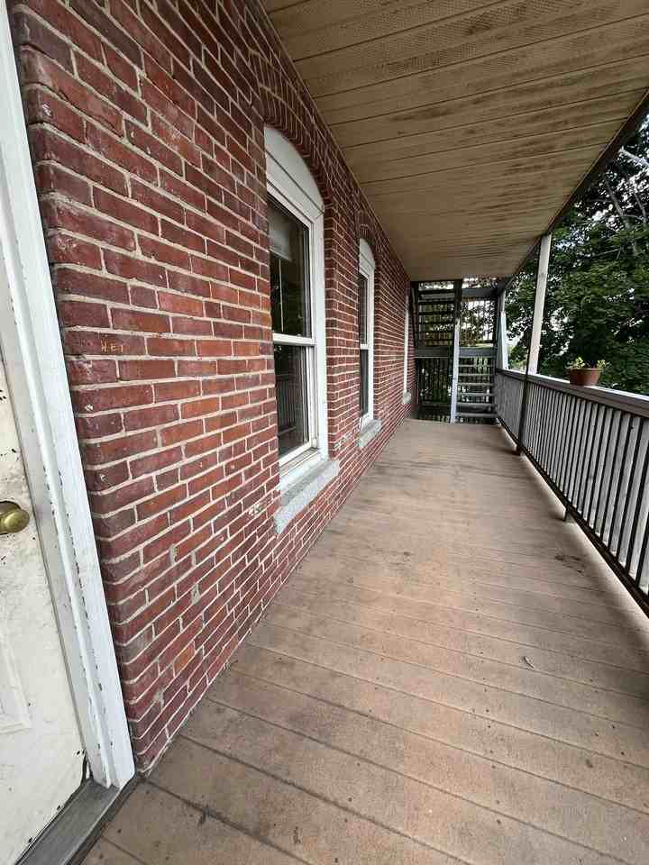 322 Waldo St #2B - Photo 3 of 12