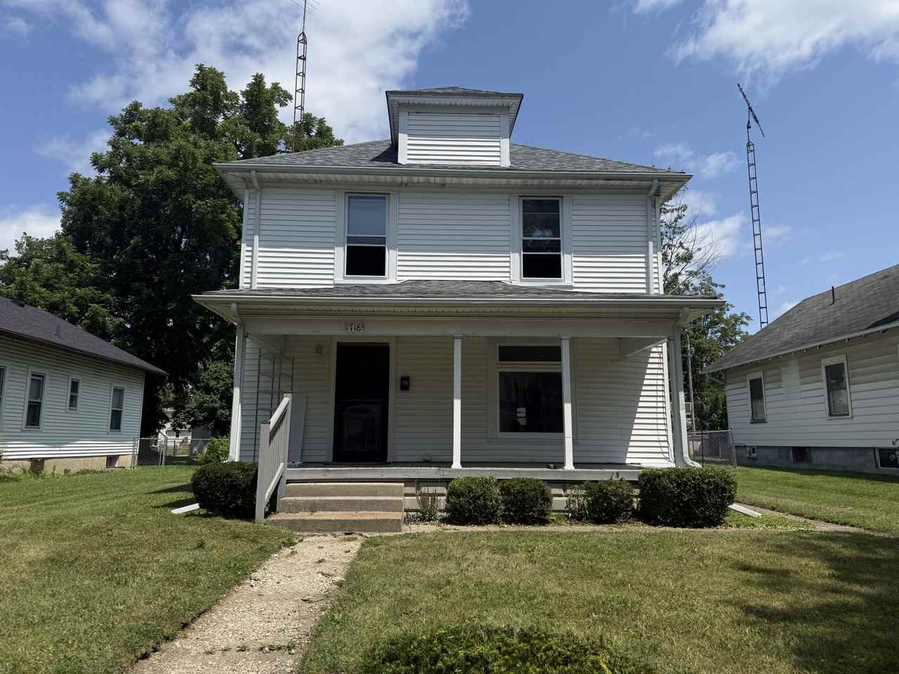 718 Sw A St - Photo 2 of 2