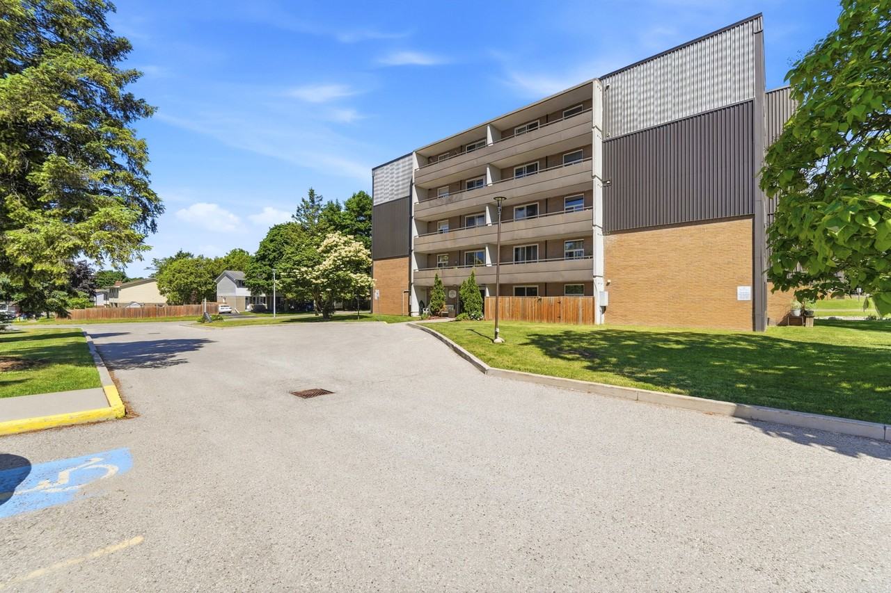 Lakeview Towers Apartments - Photo 2 of 31