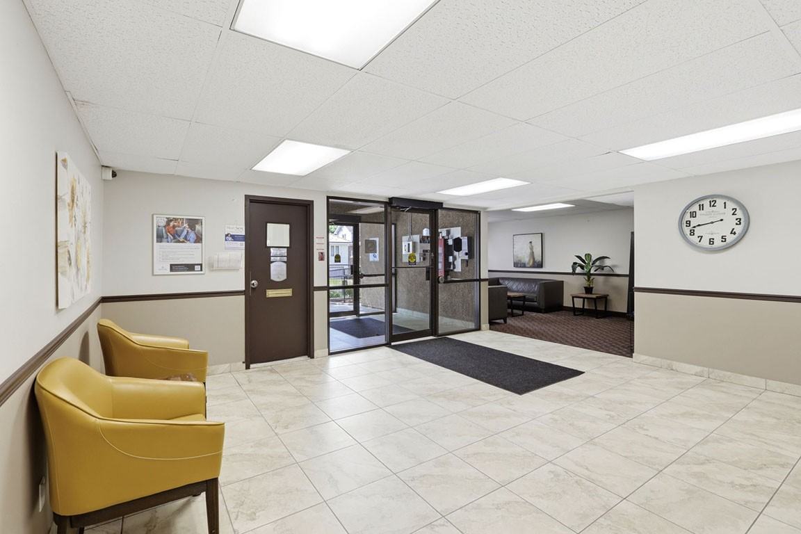 Bristol Place Apartments - Photo 3 of 31