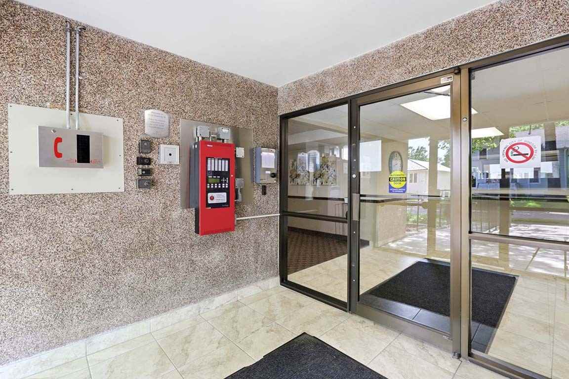 Bristol Place Apartments - Photo 4 of 31